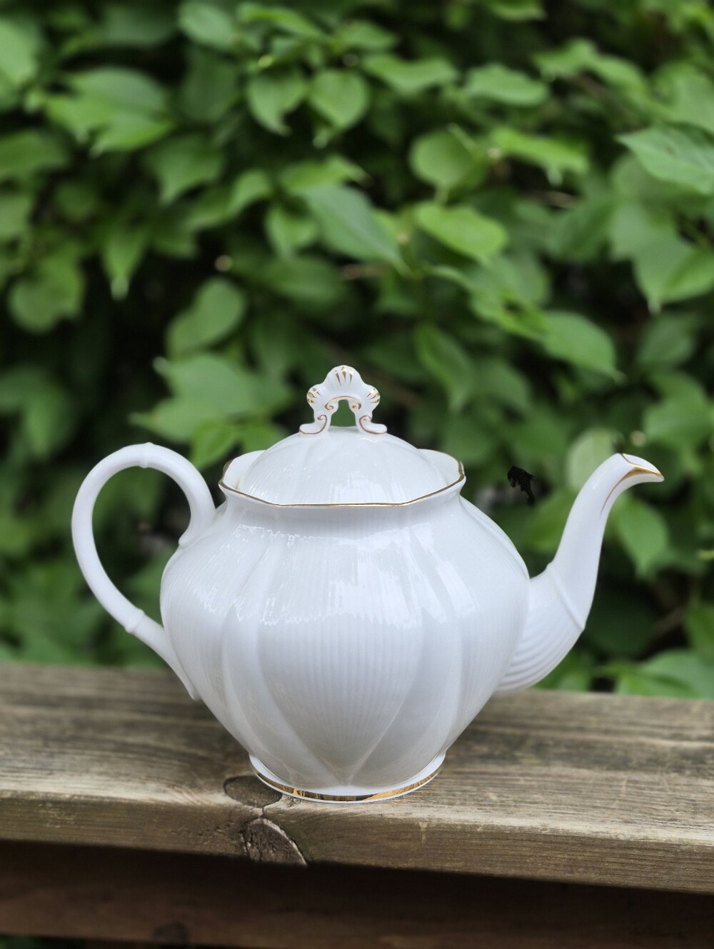 Royal Albert Vintage Tea Pot Coronet Pattern